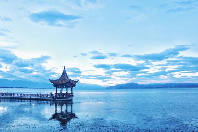 云南洱海旅游攻略必去景点有哪些（群山深处的高原湖泊）(6)